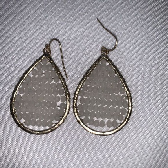 Marlyn Schiff Beaded White Crystal Earrings Tear Drop Dangle Gold Cream Wired - Picture 3 of 8